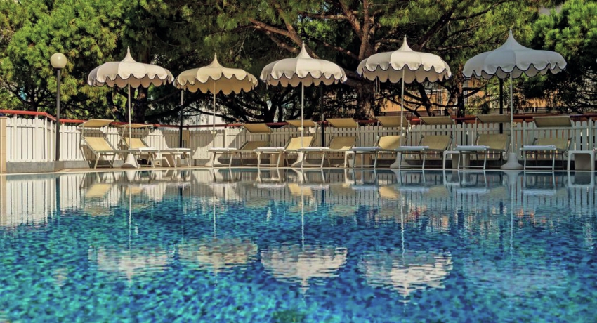 Salus Pool - Salus Smart & Chic Hotel